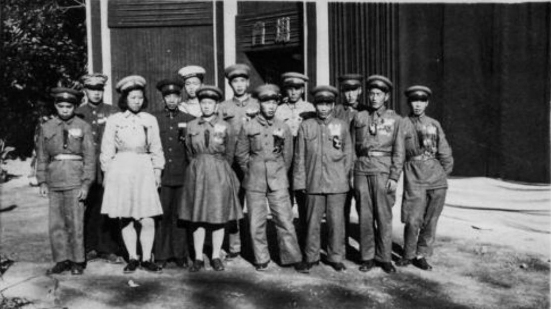 郭俊卿：女扮男装参加解放军成战斗英雄，5年军