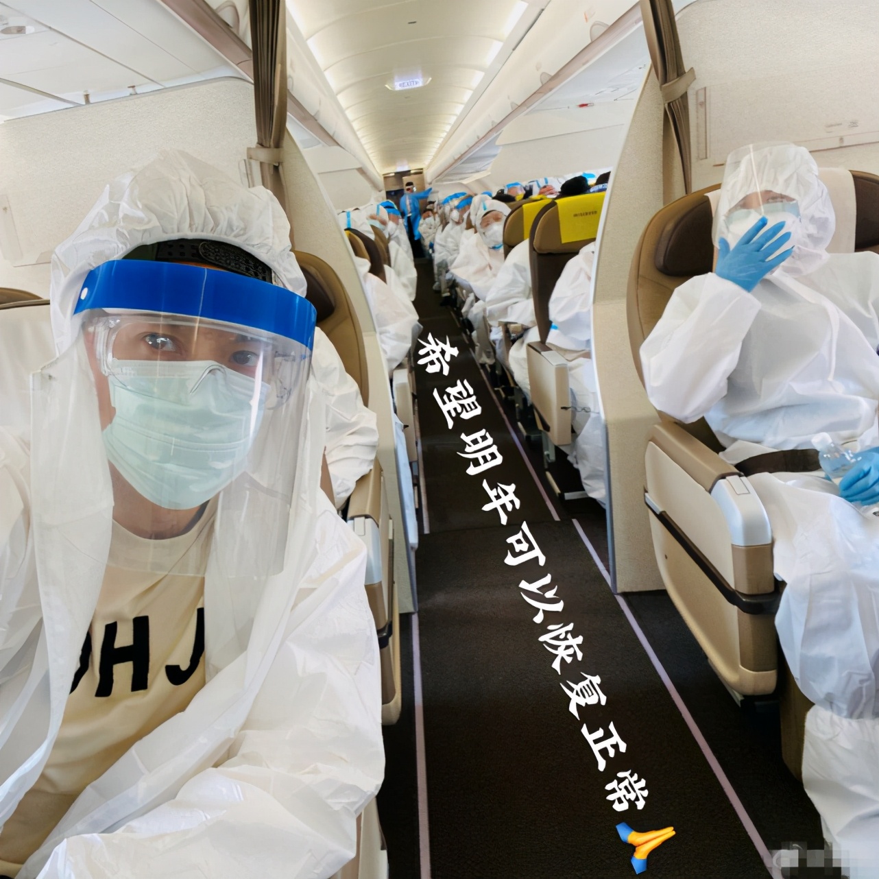 吳尊外出忙工作，一家四口相擁親吻告別，難捨難分溫馨有愛