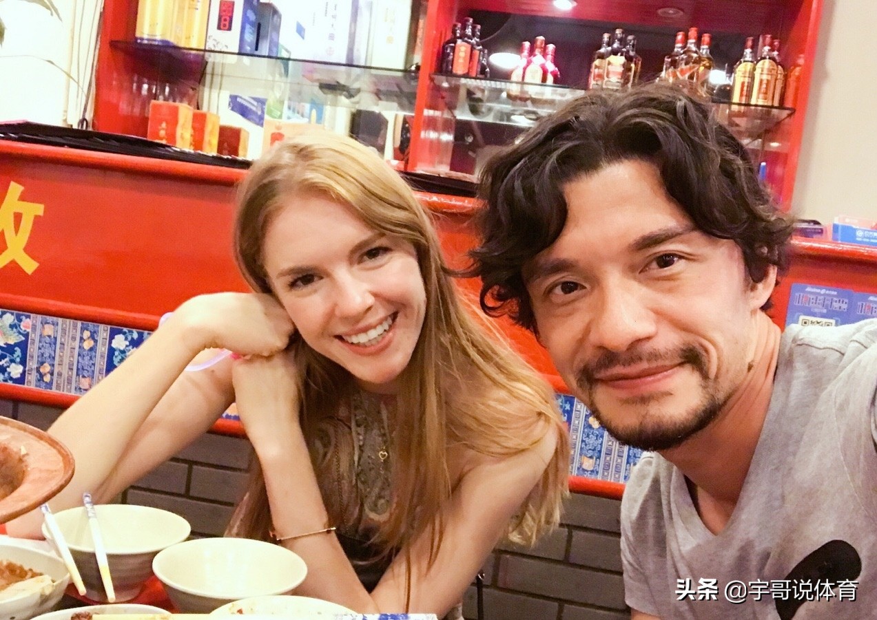 前国脚谢峰力挺郎平暗讽谢晖，赋闲在家事业不