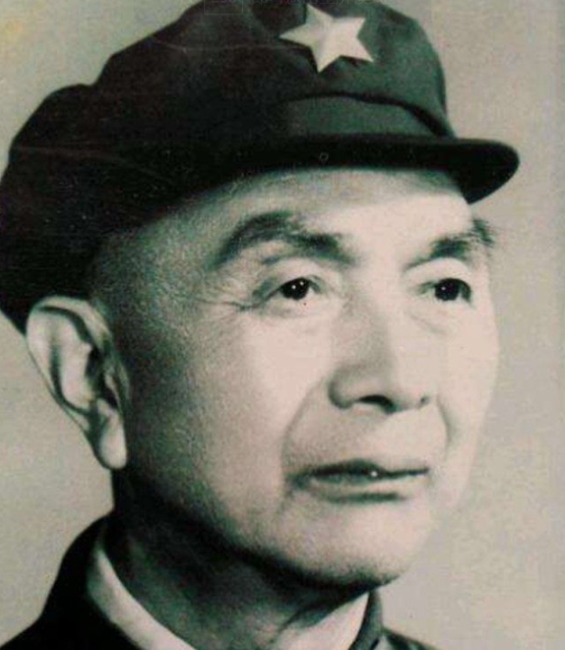 杜聿明向蒋介石报告：郭汝瑰是地下党，理由是家里沙发有补丁