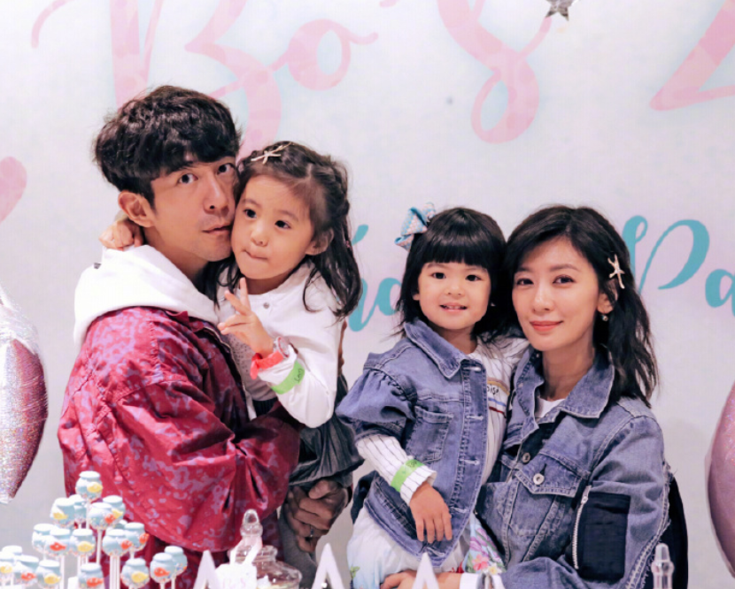 都说咘咘很像贾静雯，妹妹波妞近照曝光，五官长开要超越姐姐了