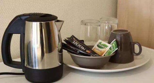 旅游住酒店，为什么先要烧壶开水倒进马桶？客房保洁员说出了真相