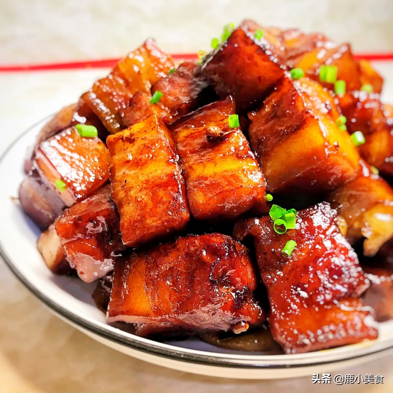 我家红烧肉从来不焯水，用3个步骤代替，红烧肉酱香软嫩，无腥味