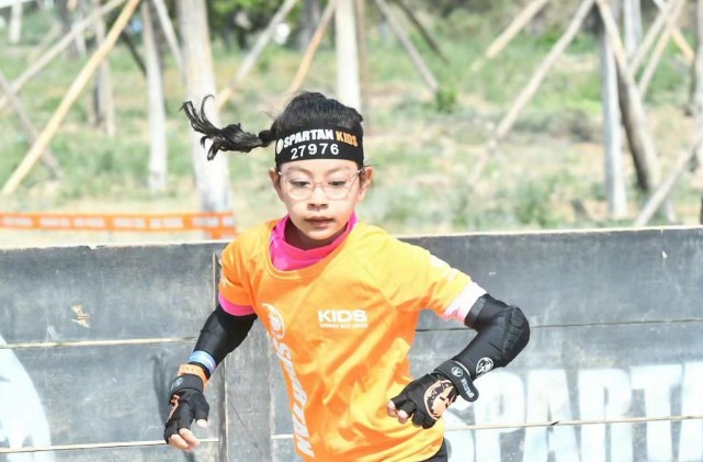 諾一跟霓娜參加障礙賽，劉燁曬照稱名次不重要卻驕傲曝女兒得第一