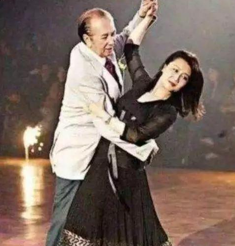 赌王何鸿燊病逝，风流一生，4个妻子17个子女，