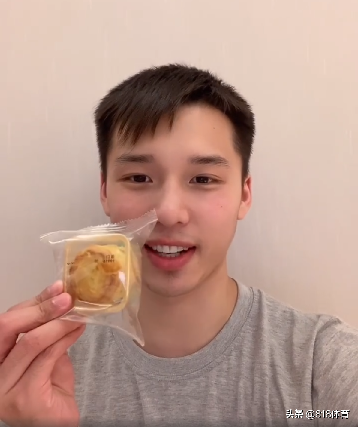 冒泡!全红婵消失4天终现身,祝师兄陈艾森中秋快乐,森哥叫她吃月饼