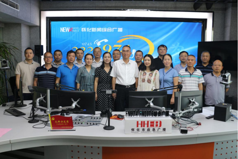 怀化市市场监管局再次走进市人民广播电台《为民热线》直播间