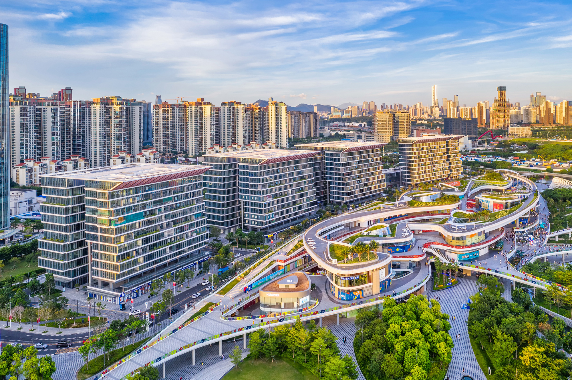 链接自然生态与都市生活，“很深圳”的地标塑造者 / LLA建筑设计