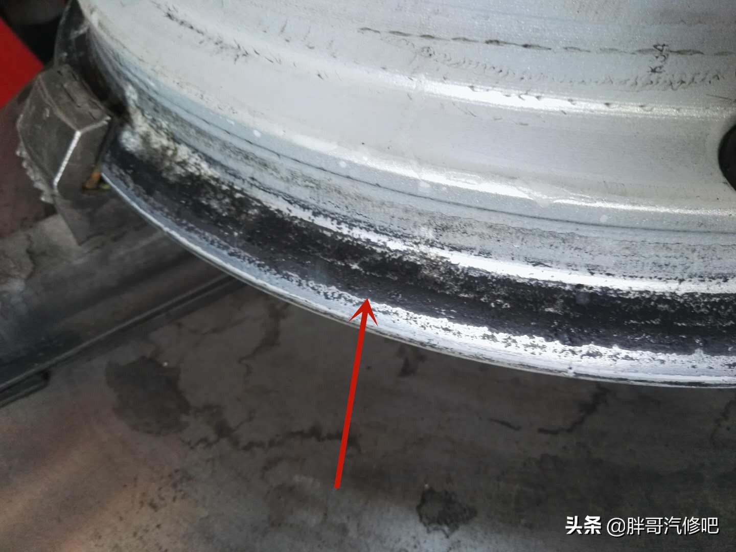 图片[3]_轮毂氧化腐蚀 造成车辆轮胎慢性漏气 轮胎师傅专业处理_5a汽车网