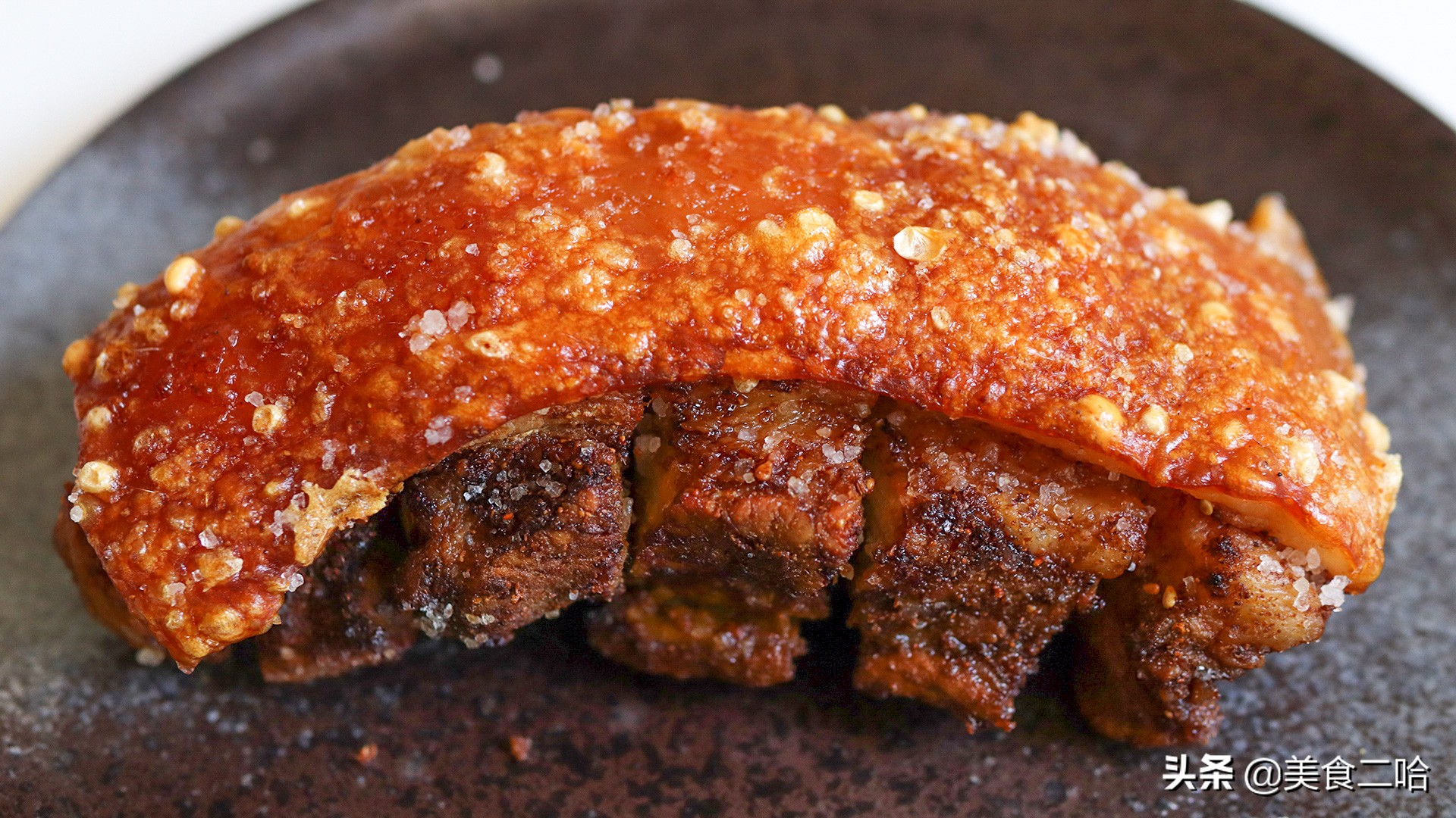 脆皮烤肉：原来烧烤店都是这么做的，酥香不油腻，配上啤酒超过瘾