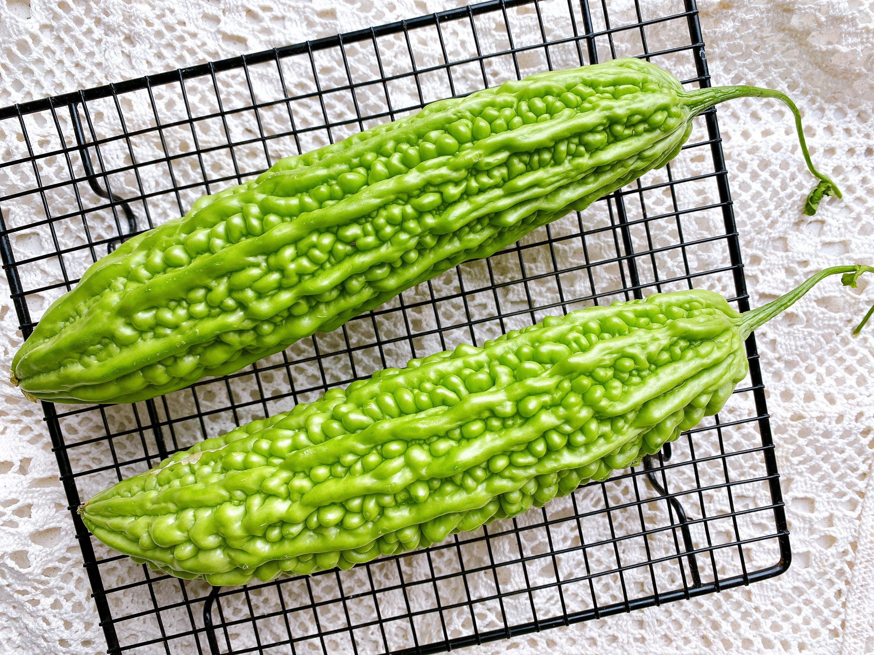 苦瓜好吃有訣竅，多做2步，爽口不苦，清熱降火，適合炎熱的夏天