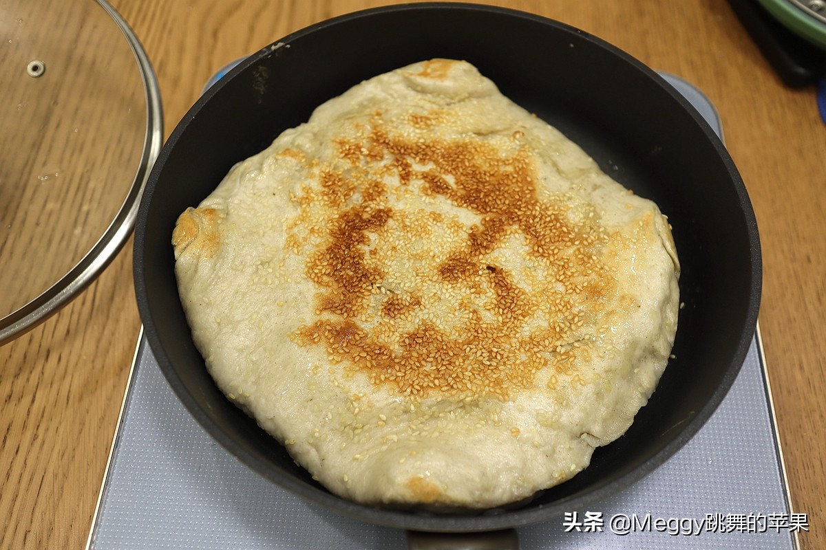 自制花生酱香浓味香，烙个千层饼层次分明又柔软，好吃易消化