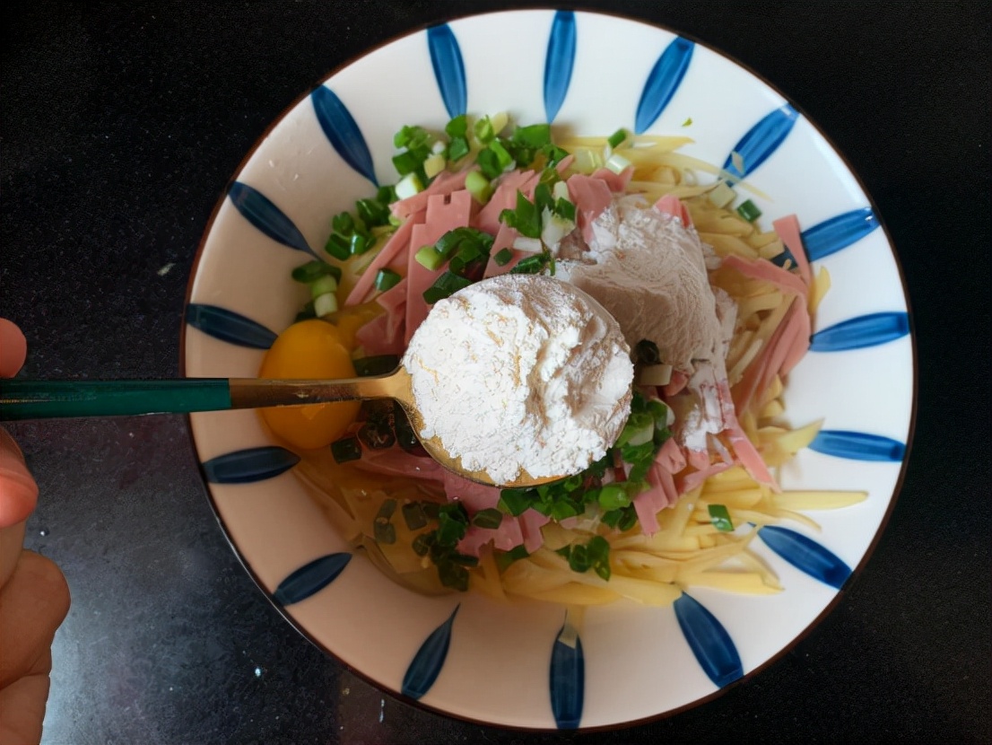 软糯好吃的早餐土豆饼，简单又惊艳，简直不要太好吃