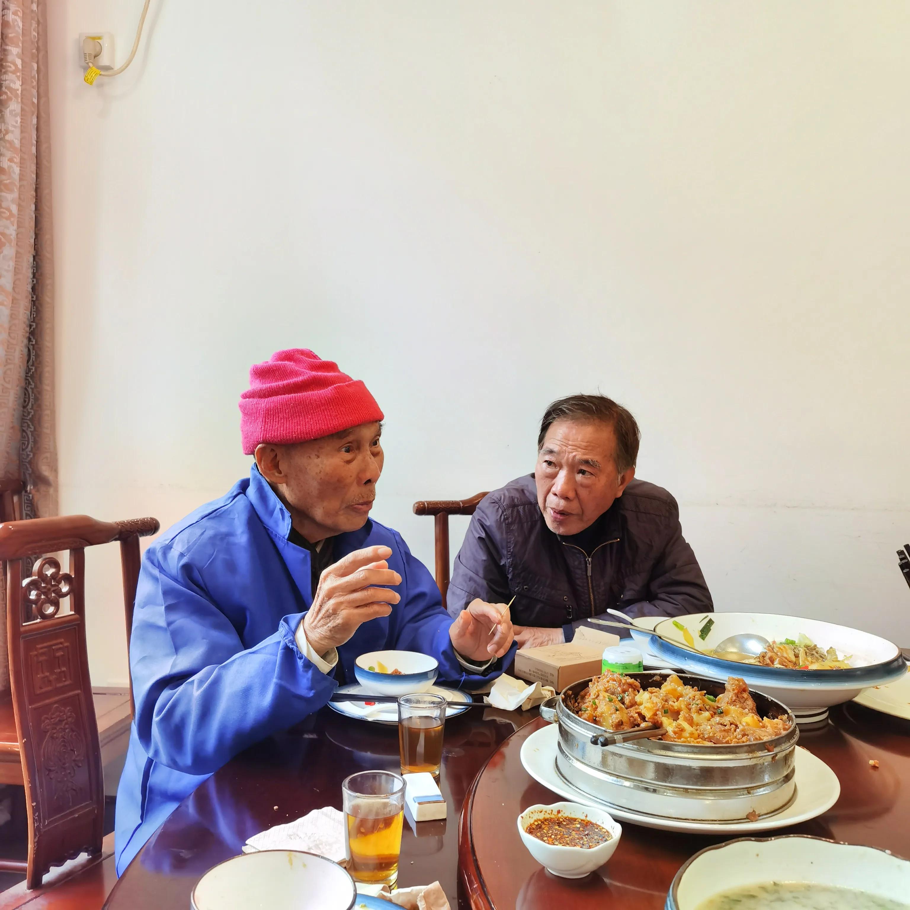 阳春不愧是 江西文坛长青树  论个人风格他的 作品和为人尽显赣南客家风骨！
