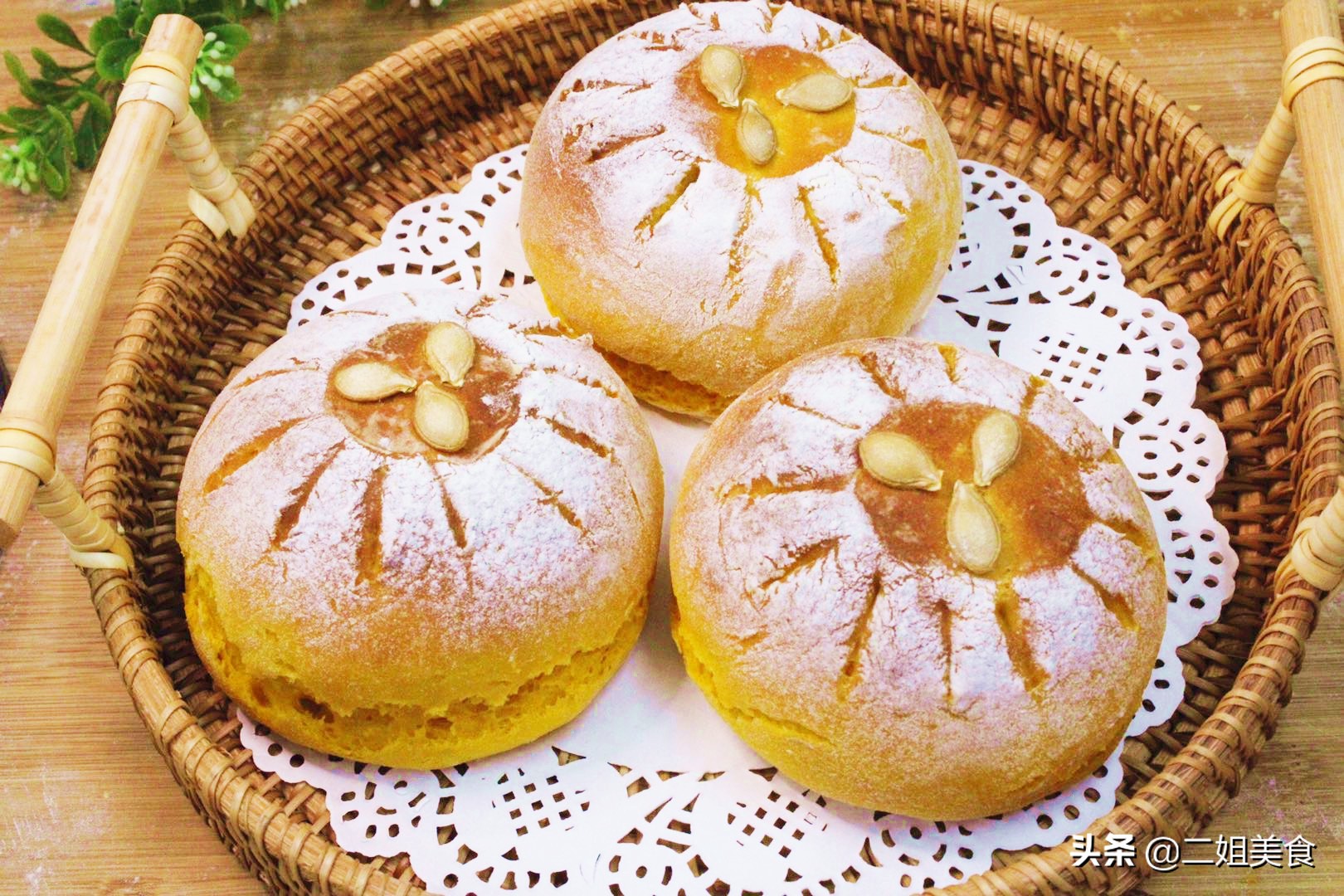 一块南瓜，一碗面粉，教您做超简单的南瓜炼乳欧包，美味还营养