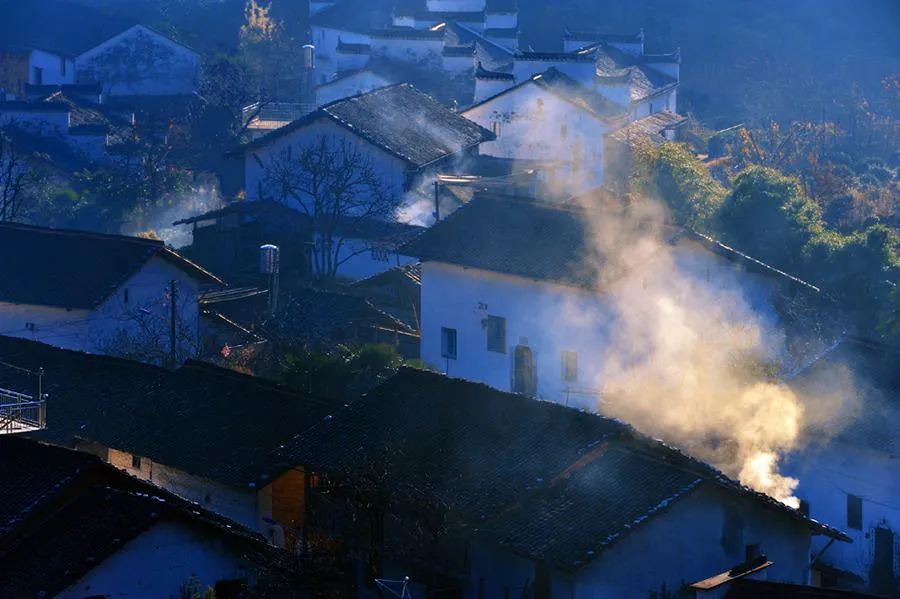 故乡是那么遥远，又是那么近，十首归家的诗词，你想家了吗？-第1张图片-诗句网