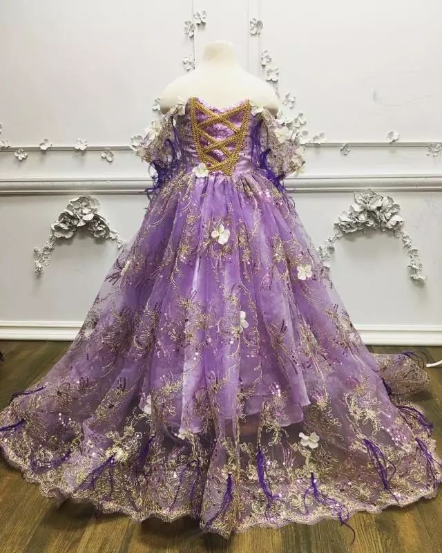 To realize princess dream of the daughter, play essence old father with one's own hands tailor about a hundred " blackart " skirt explodes sth resembling a net of network of fire