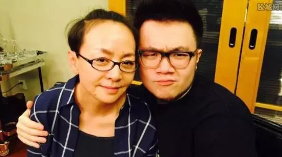 宋丹丹告别春晚:曾嫁渣男生“废物”,如今只想陪家人