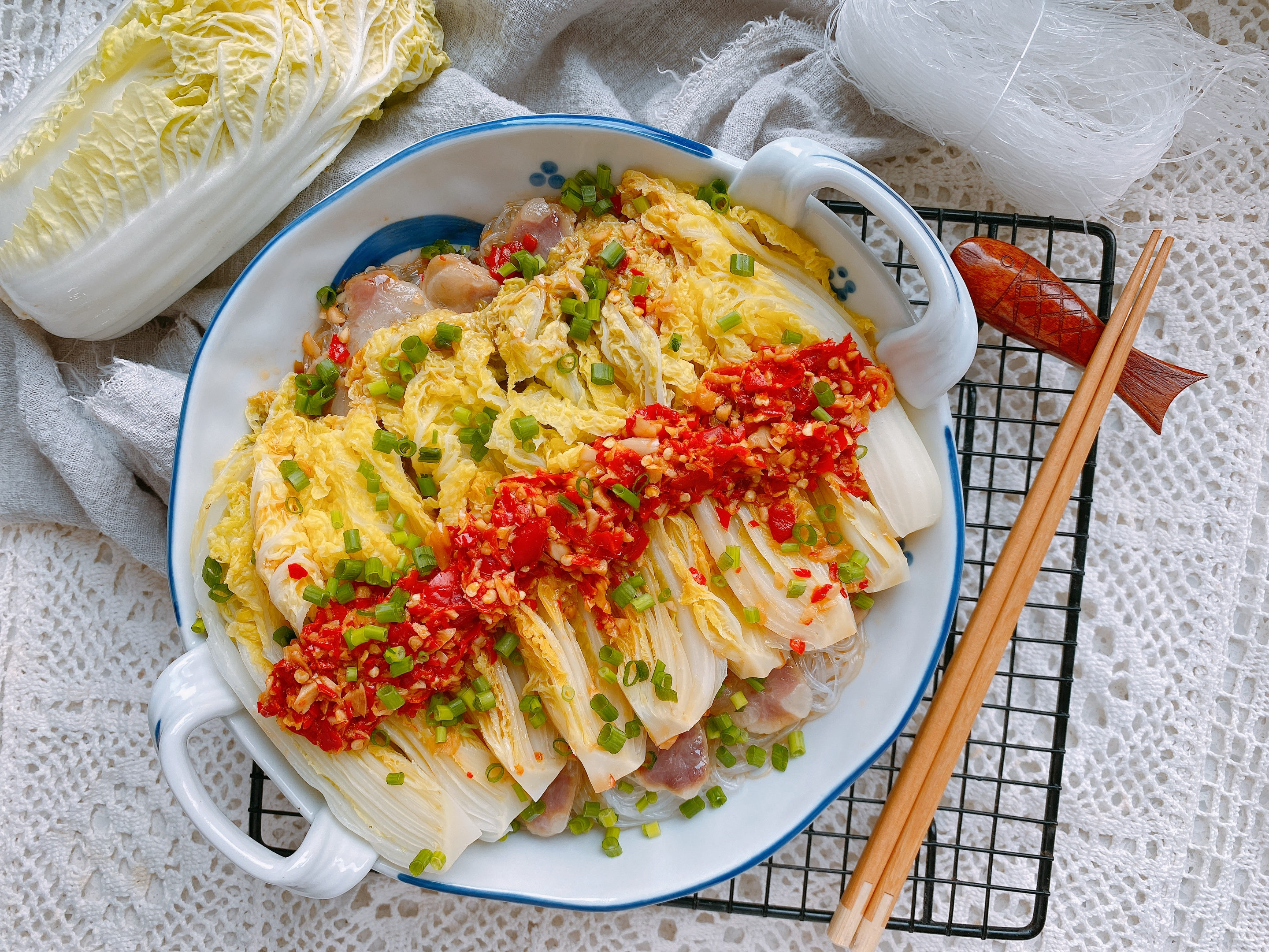 蒜蓉粉丝娃娃菜的家常做法，口感鲜甜，好吃不长胖，10分钟就上桌