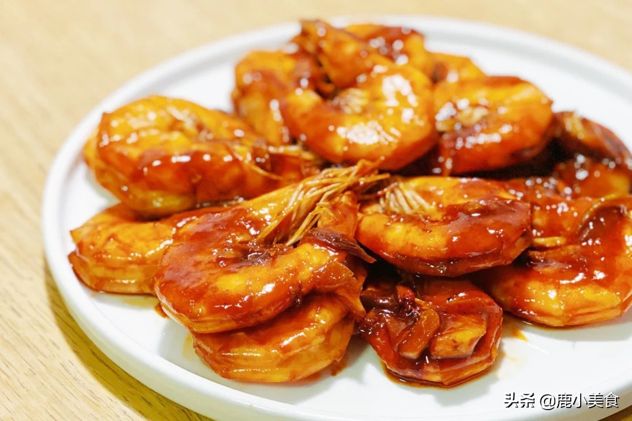 做油燜大蝦，別直接下鍋燜！謹(jǐn)記“3要點(diǎn)”，醬香鮮嫩，Q彈多汁