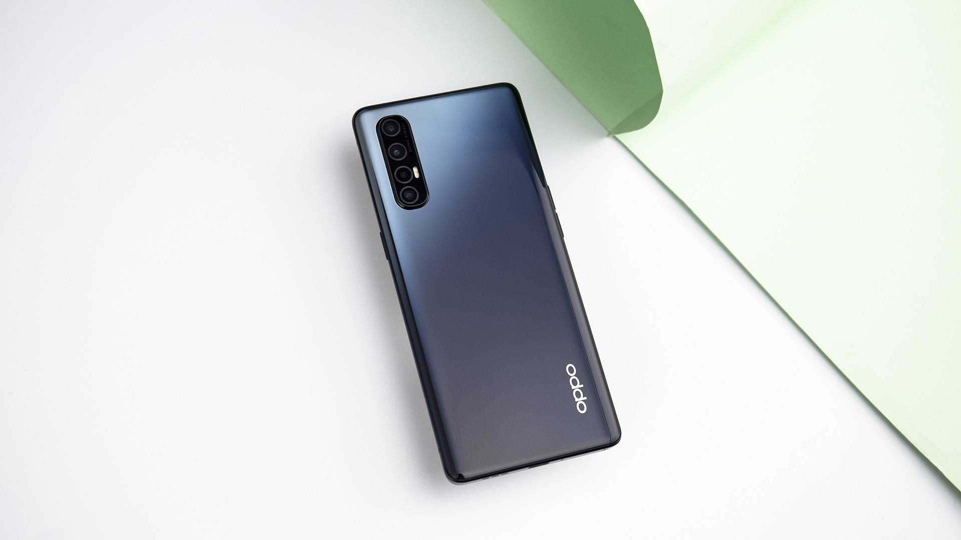 为什么说轻薄手机不可以堆放？OPPO Reno3 Pro：轻巧、数据信号、排热我全要