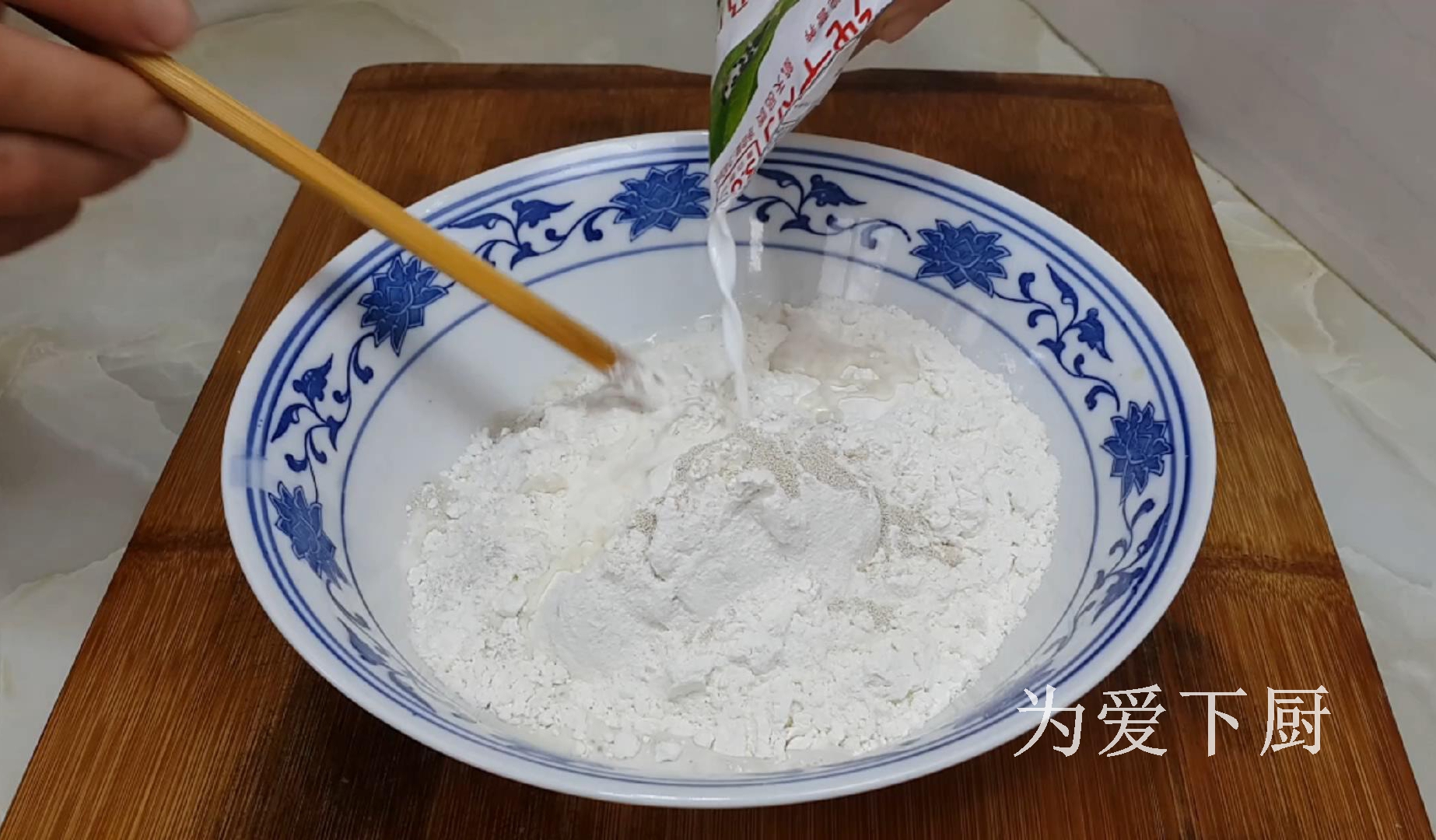 It’s easy to do this for fritters. Put it in the refrigerator. It’s simple and delicious.