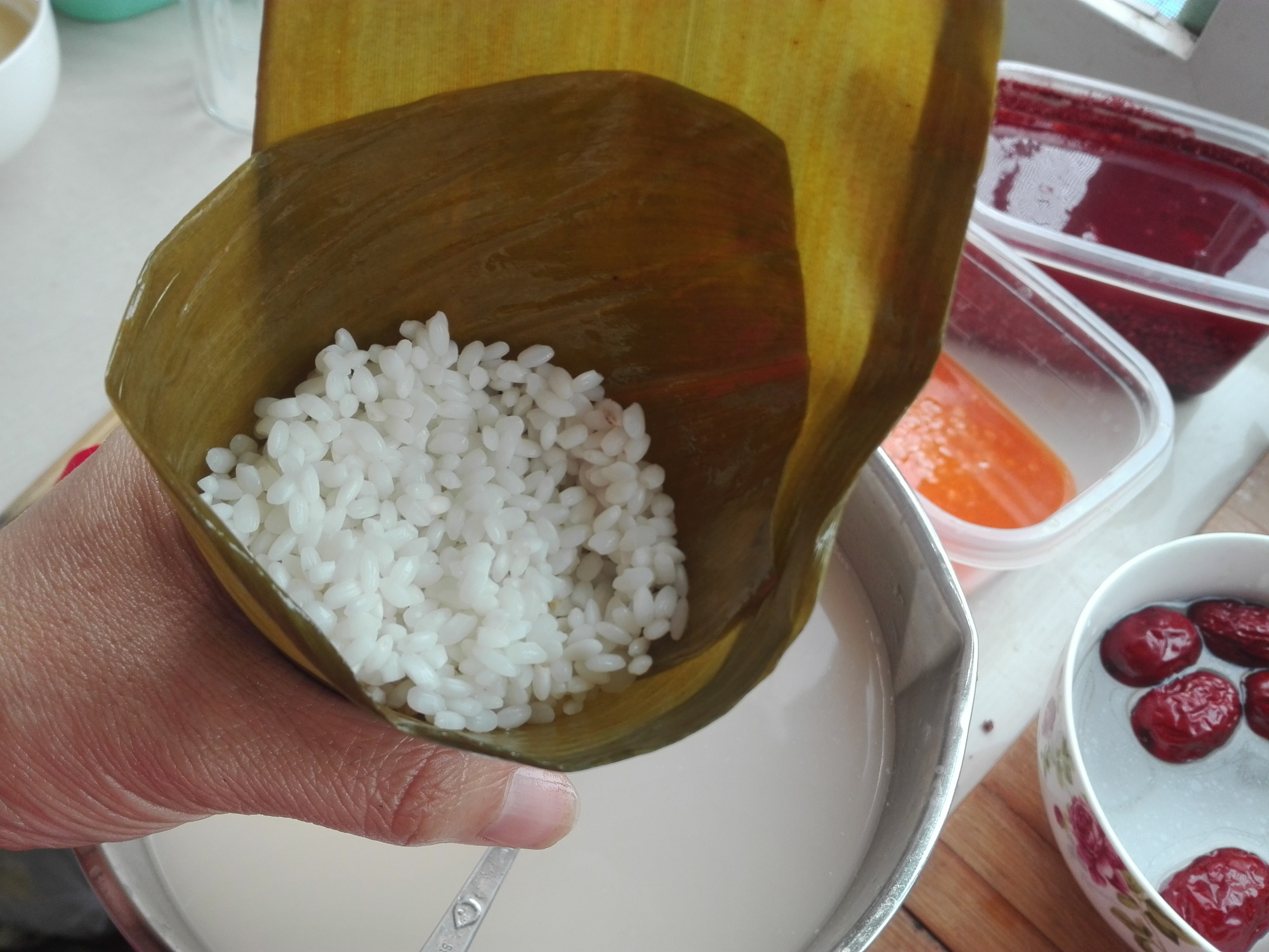 端午節，曬一下我家包粽子，多種包法，無任何添加劑，簡單又好吃