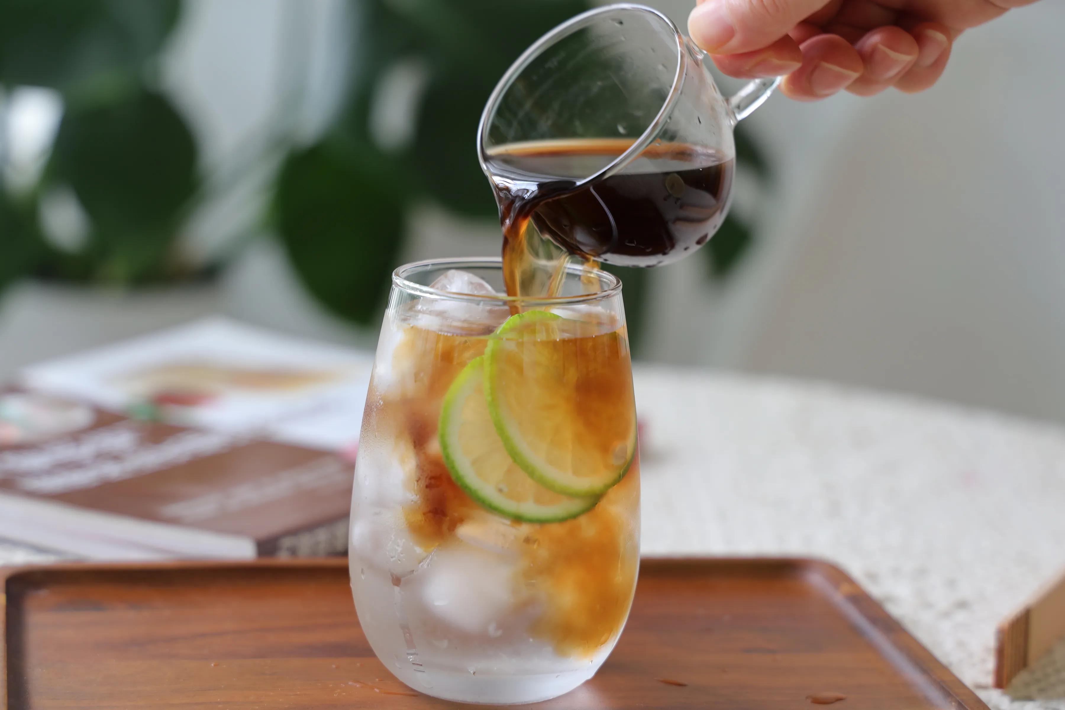 在家自制一杯冰美式有多简单？学会再也不用去咖啡馆了，无敌简单