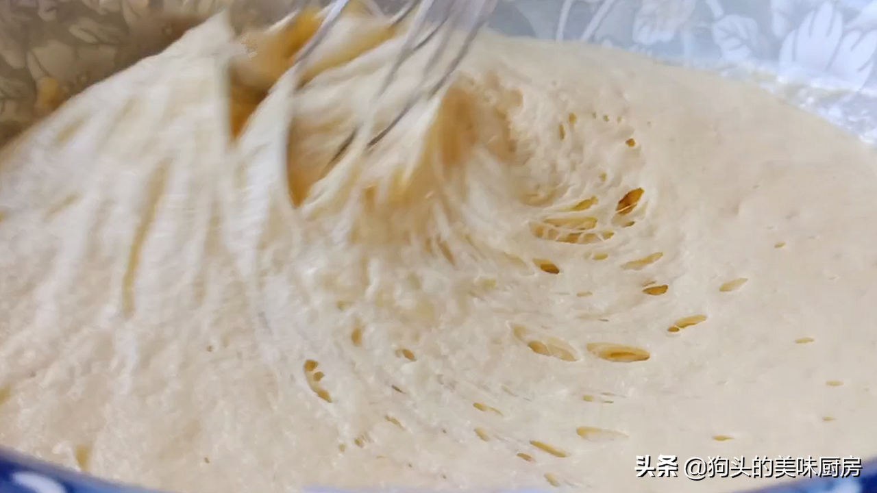 多吃粗糧好處多，用玉米麵這樣簡單一做，無油無糖，吃著更健康