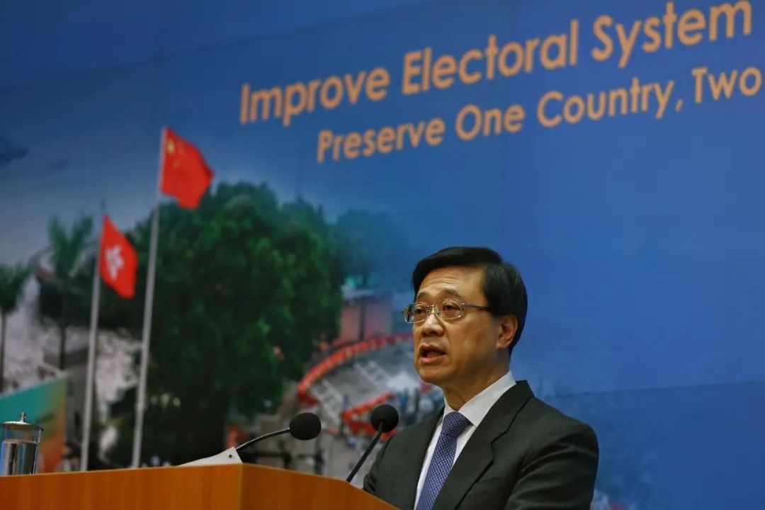 国安红线明确！郑松泰乱港罪行累累却假扮效忠，被DQ纯属咎由自取