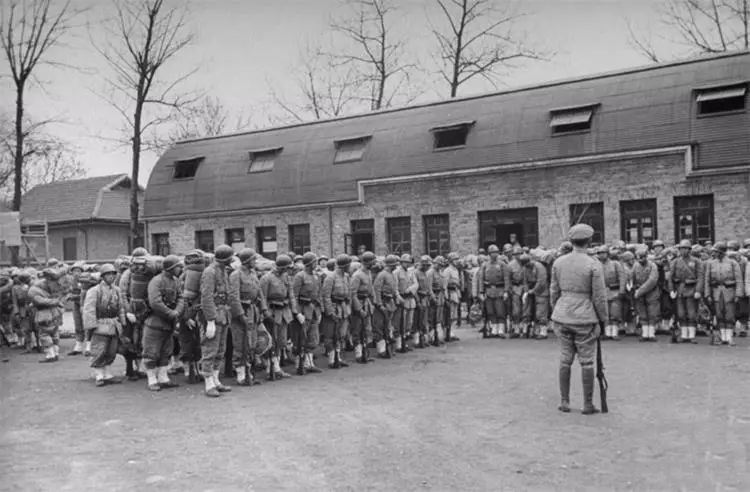 ����ʯ����������뿪��½�ģ�