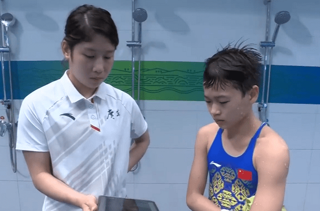 3个10分！全红婵再现水花消失术，正常发挥不庆祝，教练懒得鼓掌