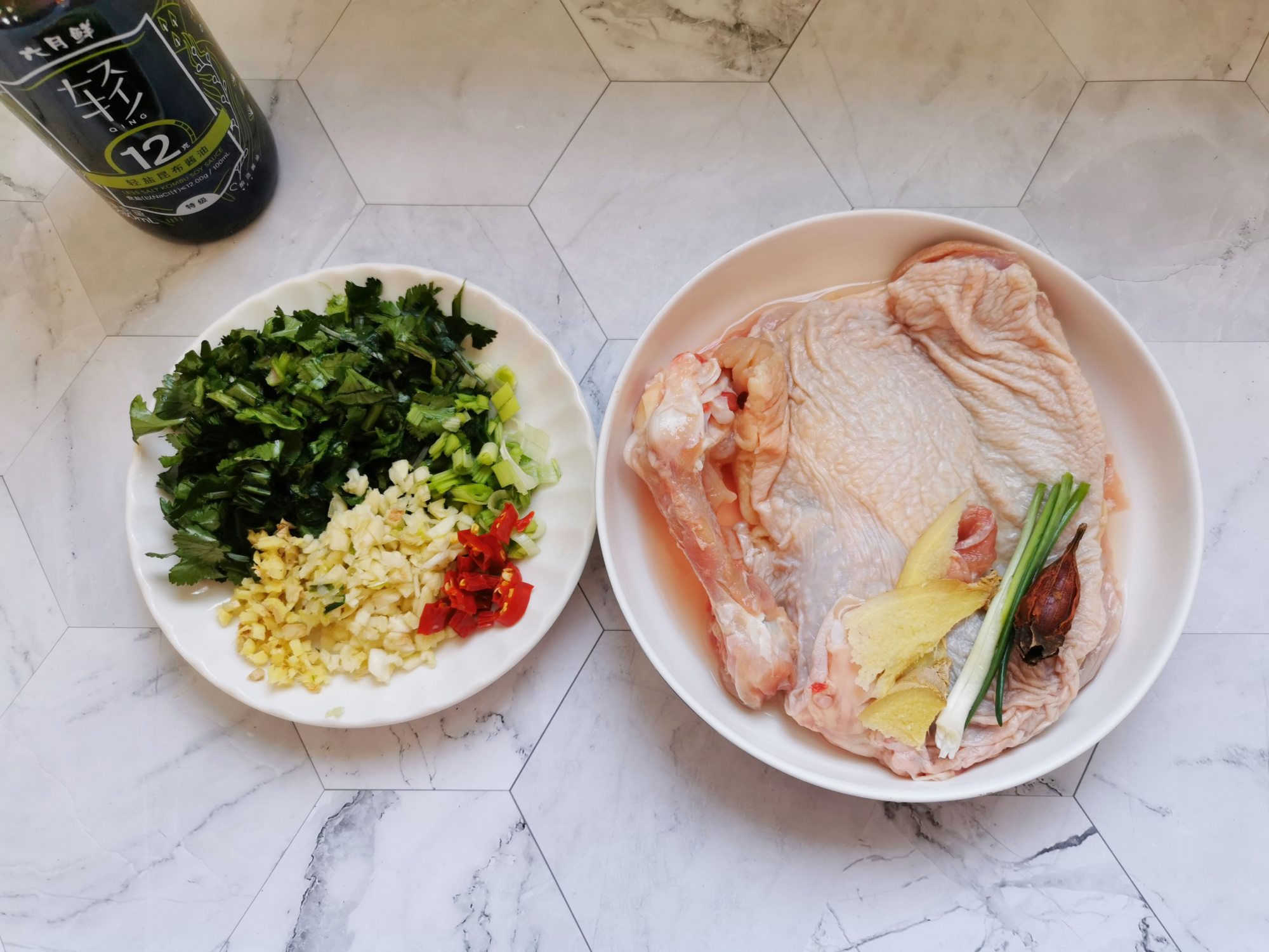 家常口水雞的做法，調配醬汁是關鍵，麻辣鮮香，上桌就掃光