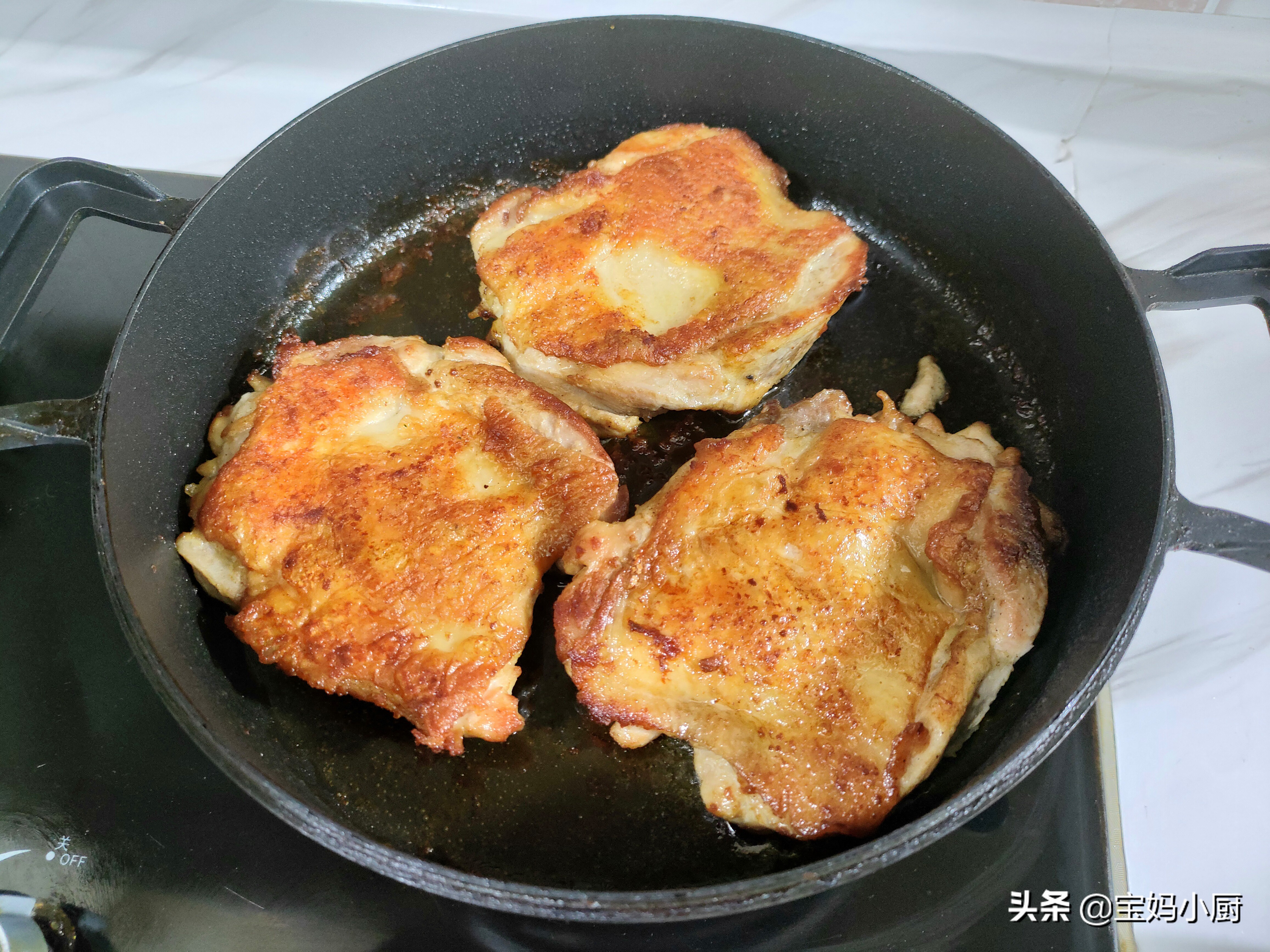 秋季转凉最爱鸡腿饭，用一汁成菜草本酱汁，3分钟入味，肉嫩多汁