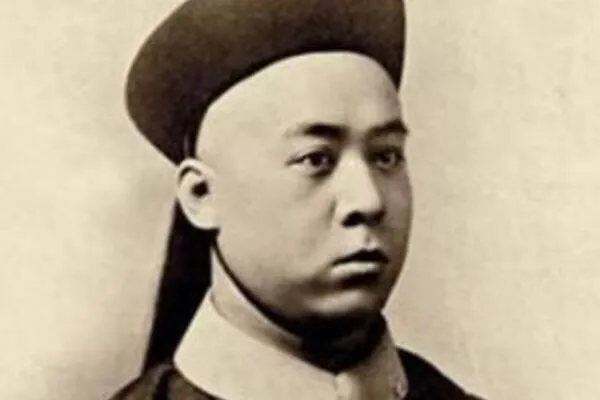 他是镇国将军，将38个孩子送往国外后，却叮嘱不