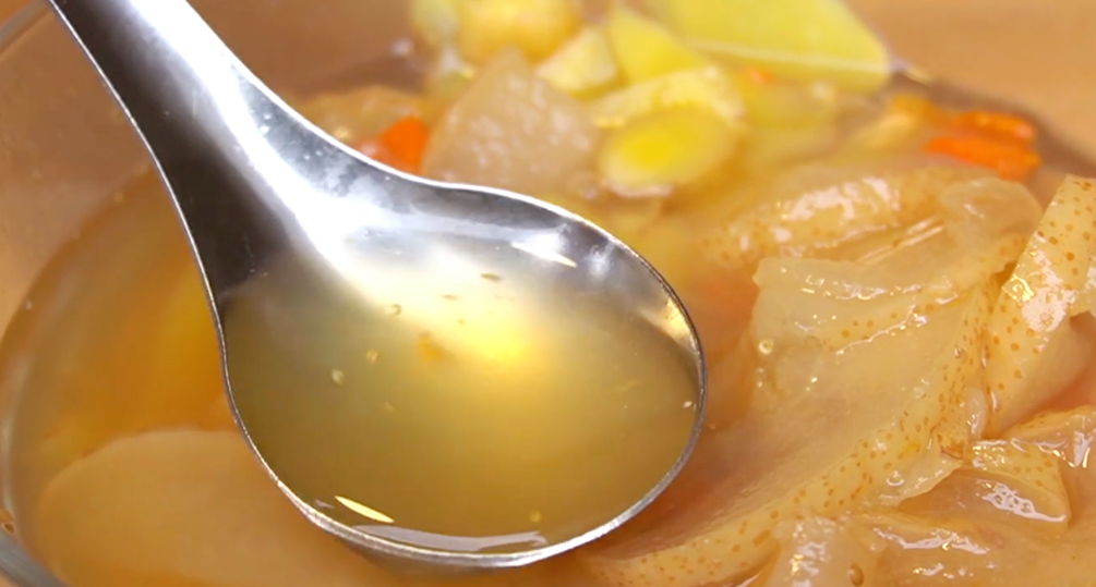 雪梨加生薑，作用真是厲害，現在知道也不晚，冬天家人常喝身體好