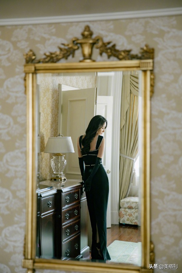 再结|杨幂辟谣再结婚假传闻，一袭黑缎面长裙配妩媚卷发演绎风情万种