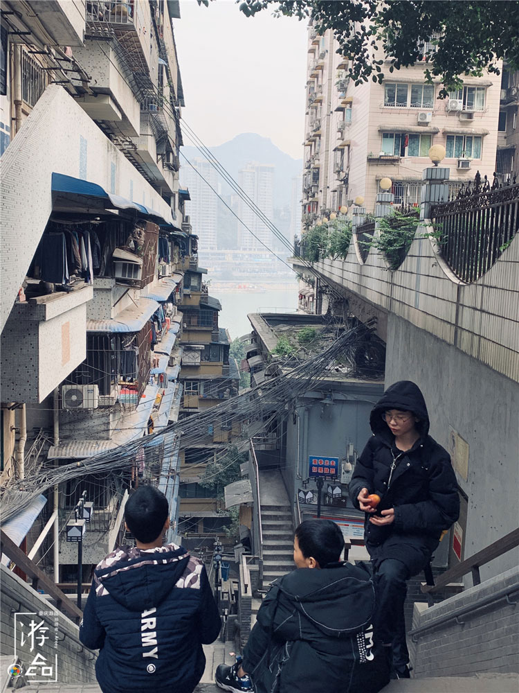 老重庆教你破解“山城迷宫”：不看导航，如何迅速找到近路？