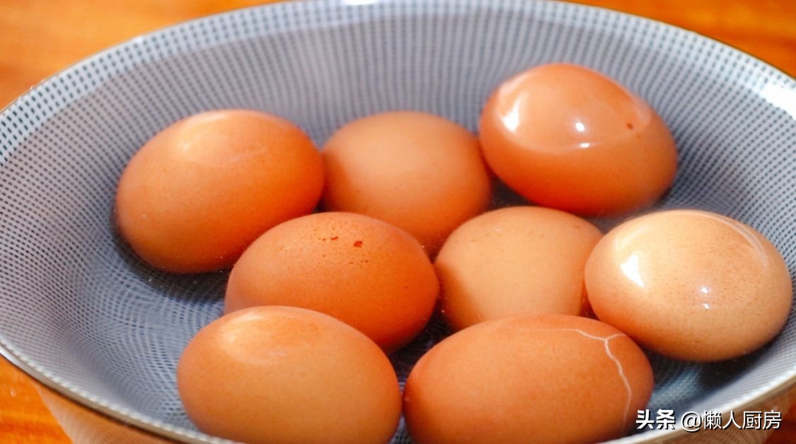 過年吃點不一樣的，用可樂雞翅的做法做雞蛋，酥酥的表皮，超好吃