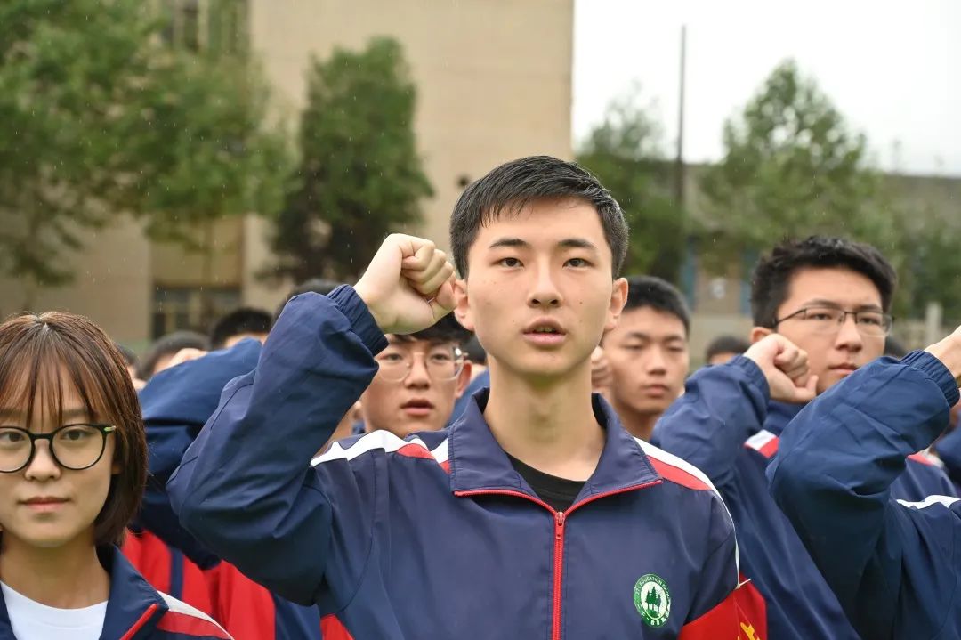 云南农大附中举行2020级新生军训阅兵式暨开学典礼