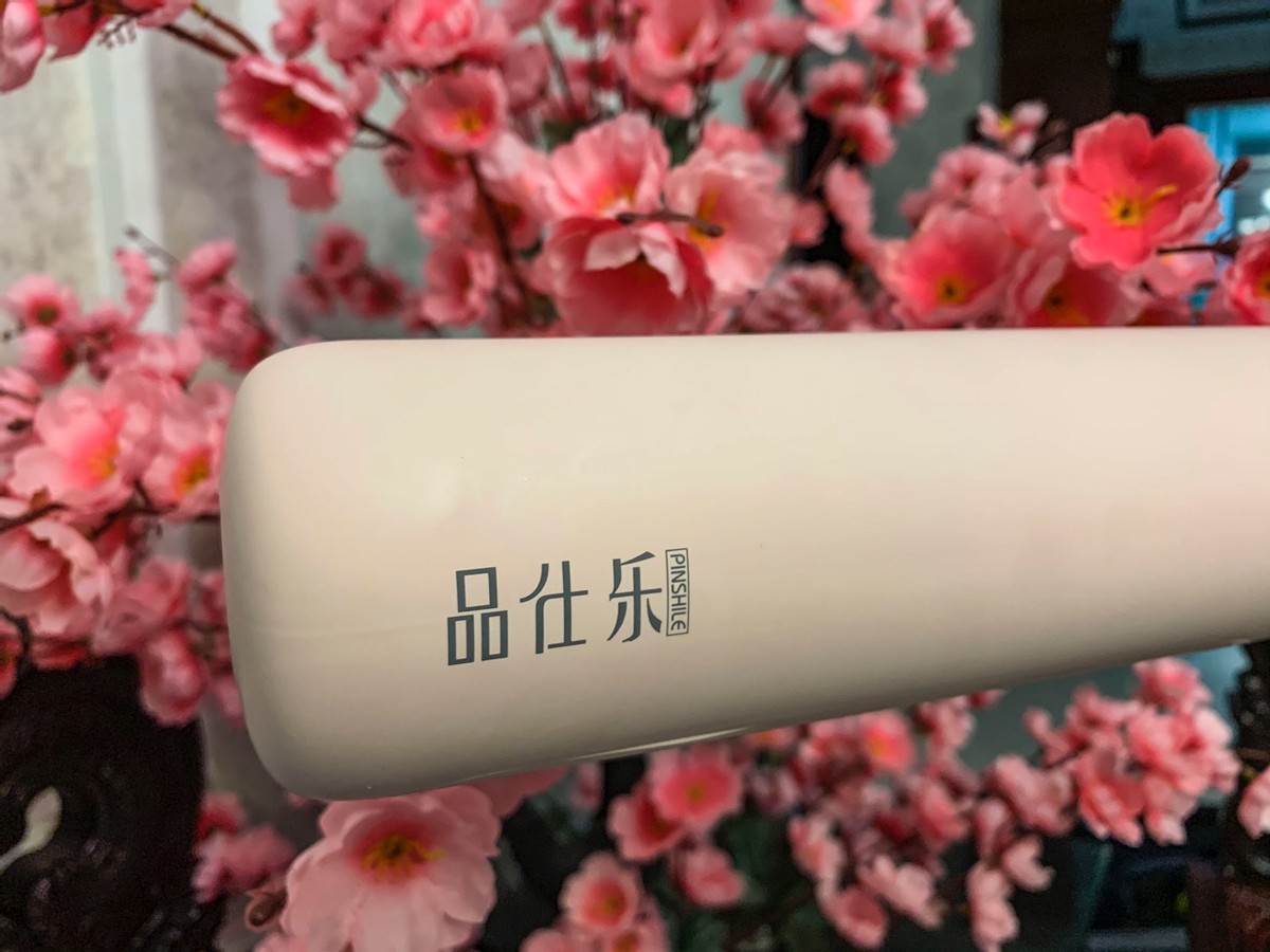 给孩子吹头发是难题？品仕乐立式吹风机让孩子动起来