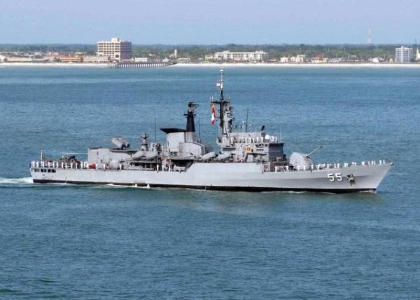 反美先锋强硬打响第一枪，大批军舰倾巢出动，