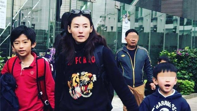 张柏芝三儿子完美遗传妈好颜值，不输两个哥哥