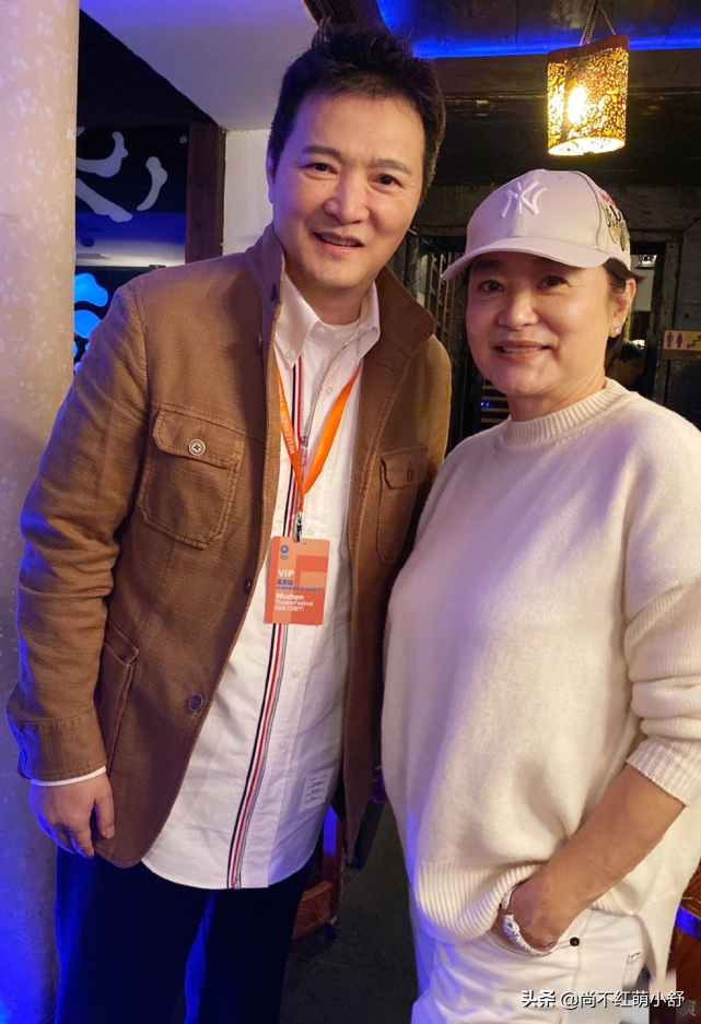 林青霞活了一场漂亮的人生，年轻时穿衣好潮，