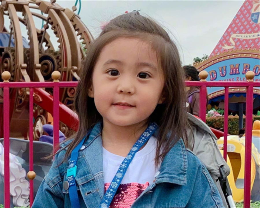 賈靜雯女兒“驚艷式”長大，波妞軟萌討喜，咘咘精緻得像洋娃娃