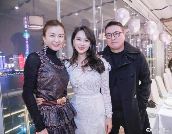 伊能靜開慶生派對，眾好友面前秀恩愛秦昊羞紅臉，女兒現場製賀卡