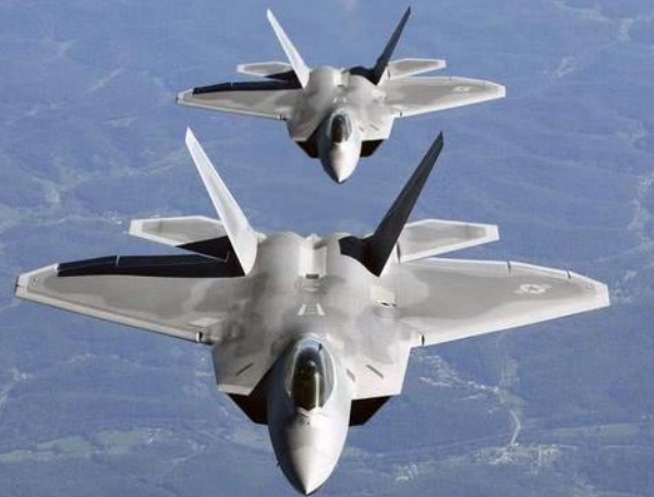 无视警告！美军18架F22战机直奔白令海，普京担心