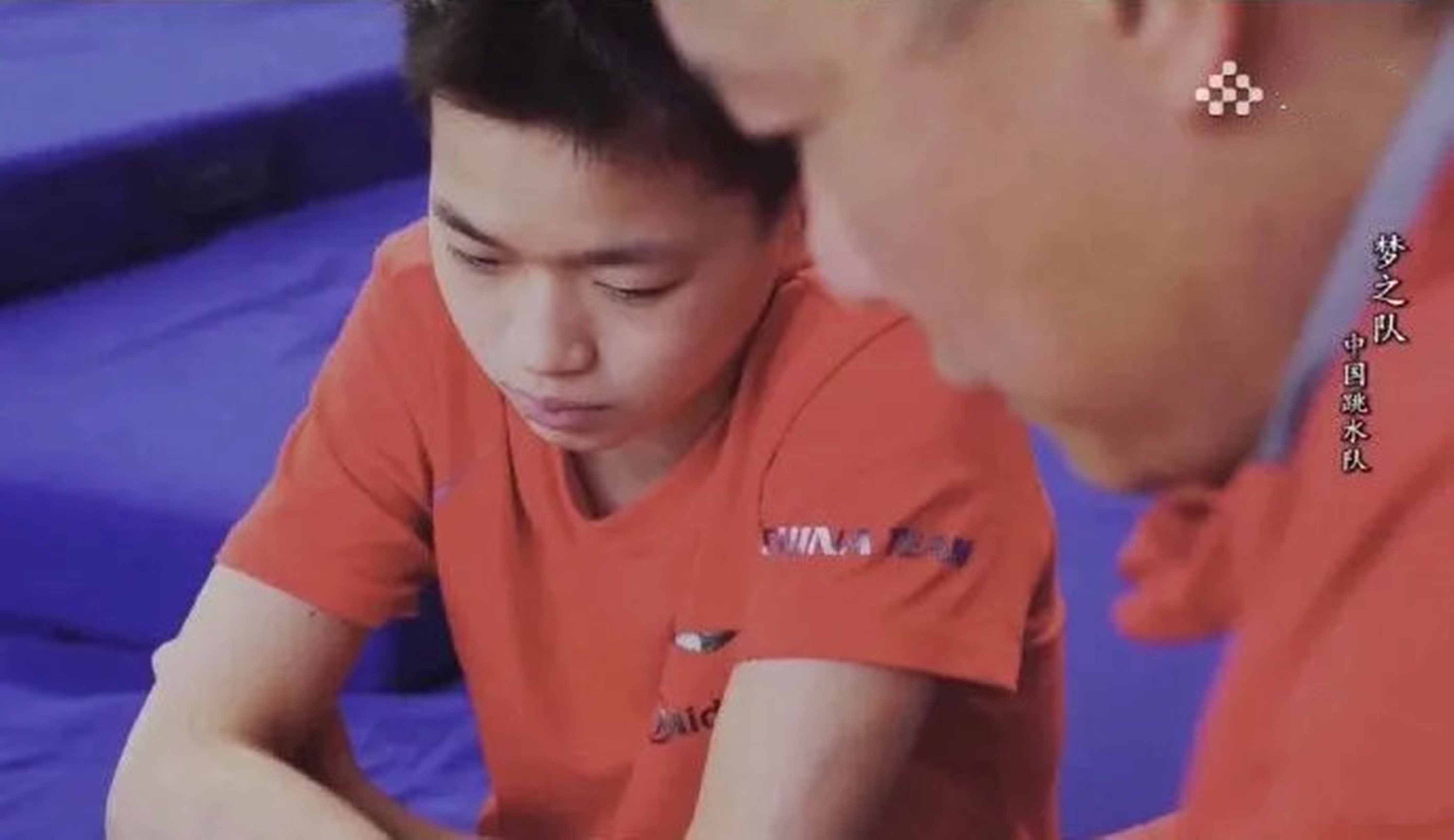 全红婵4次队内测验都很糟糕，心情极度沮丧！险些被张家齐替换掉