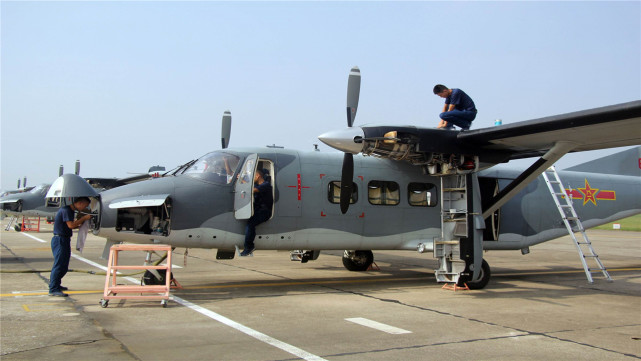 ��-12Fʱ����ɻ��׷ɣ����͹��죬ͷ�����������ǣ���������