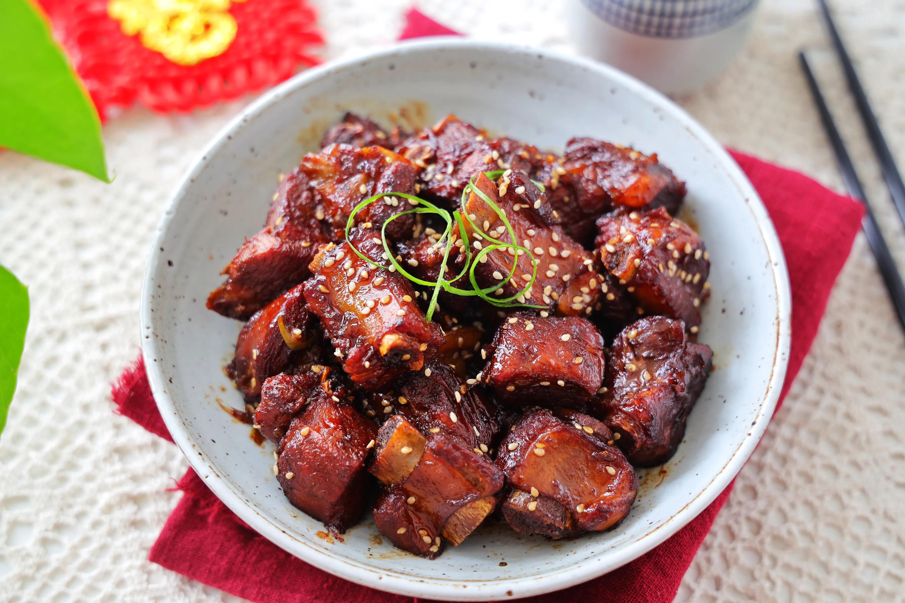 除夕年夜飯，孩子最愛的糖醋排骨，不用油炸，一碗料汁就搞定！